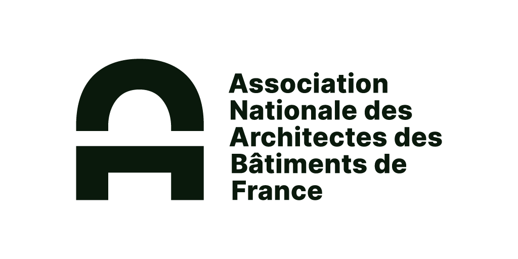 Un logo noir et blanc avec une lettre A stylisée à gauche et le nom de l’Association Nationale des Architectes des Bâtiments de France (ABF) à droite.