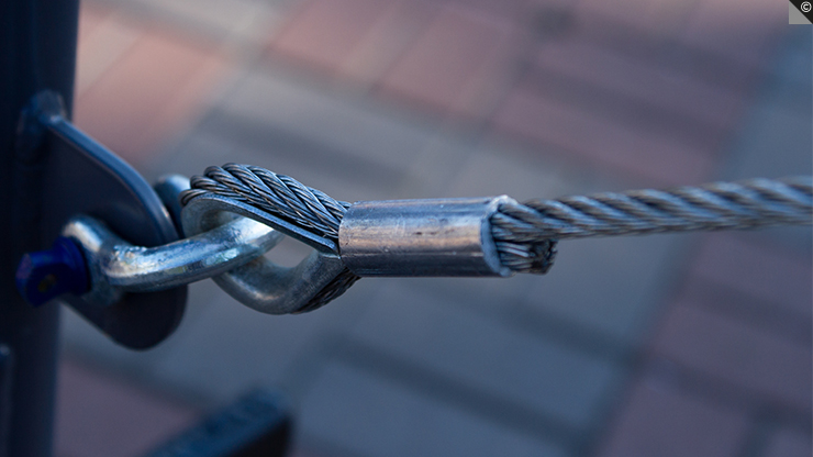 Les élingues câble assemblées pour constituer des torons