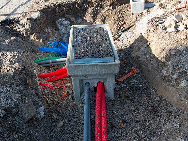 Les fourreaux posés en tranchée avec la mise en place de chambres