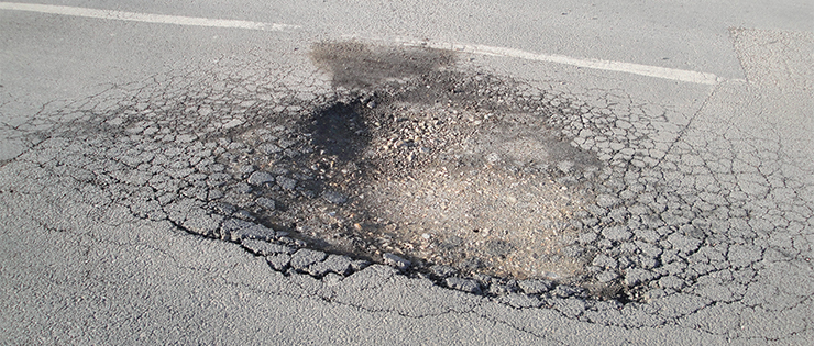 Le nid de poule, une pathologie de voirie présente à la surface de la chaussée